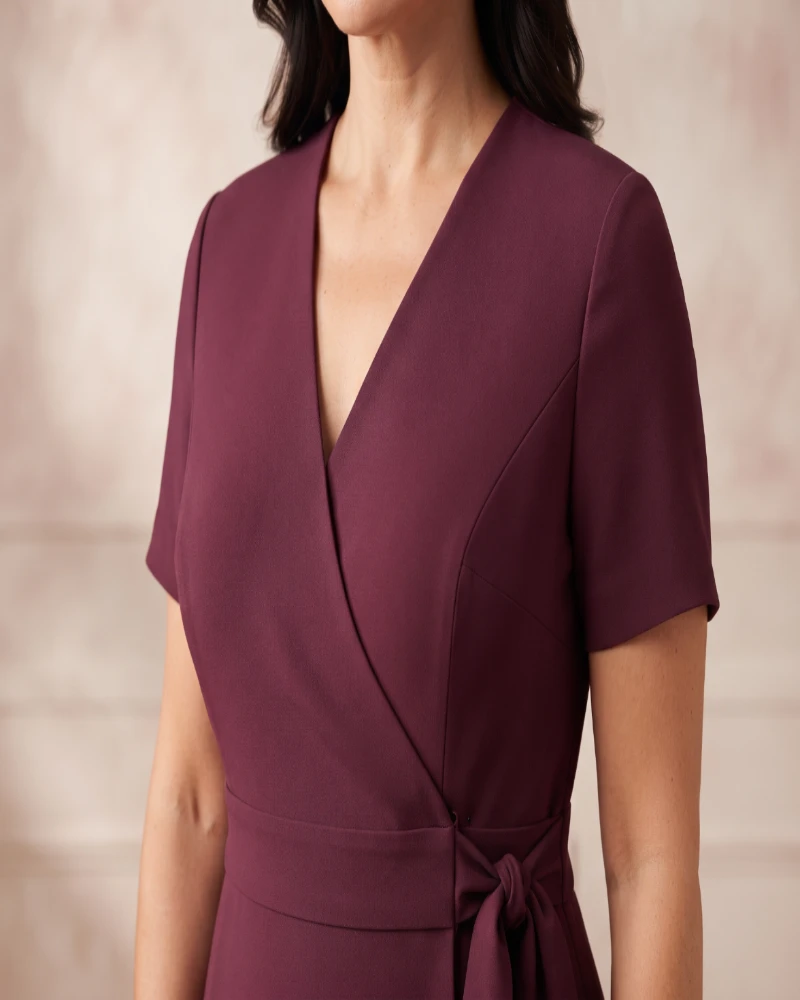 Close detail of a properly fitted neckline